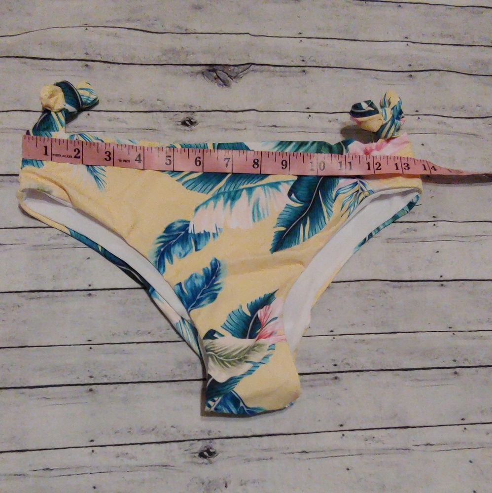 Swimsuit - Picture 3 of 5